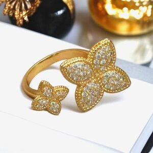 Clover 18k Gold Plated Zircon Inbetween The Finger Statement Ring